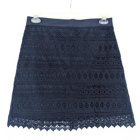 LOFT Dresses & Skirts - LOFT Navy Blue Lined Lace A-Line Skirt - Size 8 Womens